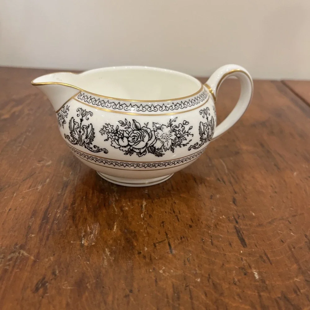 WEDGWOOD‎ COLUMBIA BLACK CREAMER - 2 1/4